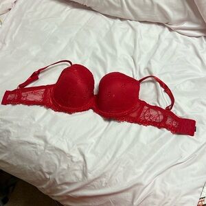 Red Lace Bra 38 DD fits more like a 36 DDD Never Worn Brand New Without Tags